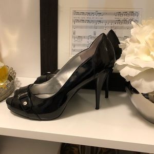 Guess black stiletto heels 👠